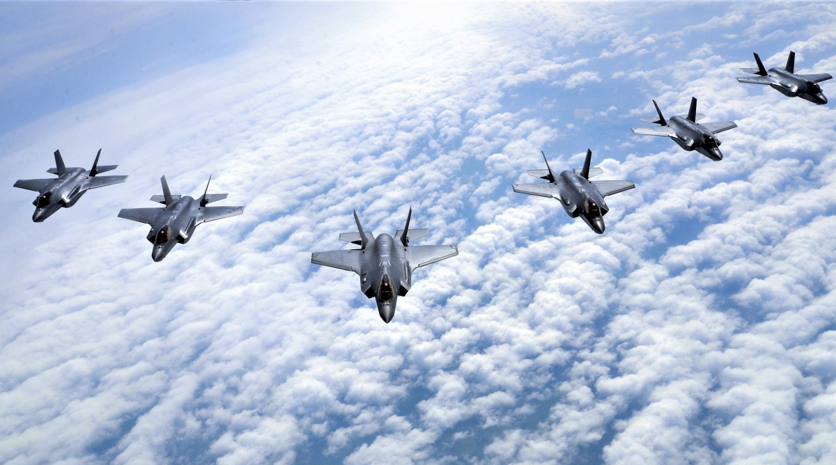 Canada “thay máu” đội máy bay chiến đấu với F-18 và F-35